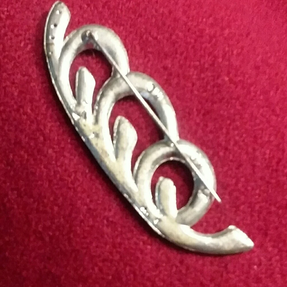 ๐3/$12 item! VintageBroochKC stamp silver tone,red/clear jewels. - Picture 2 of 3